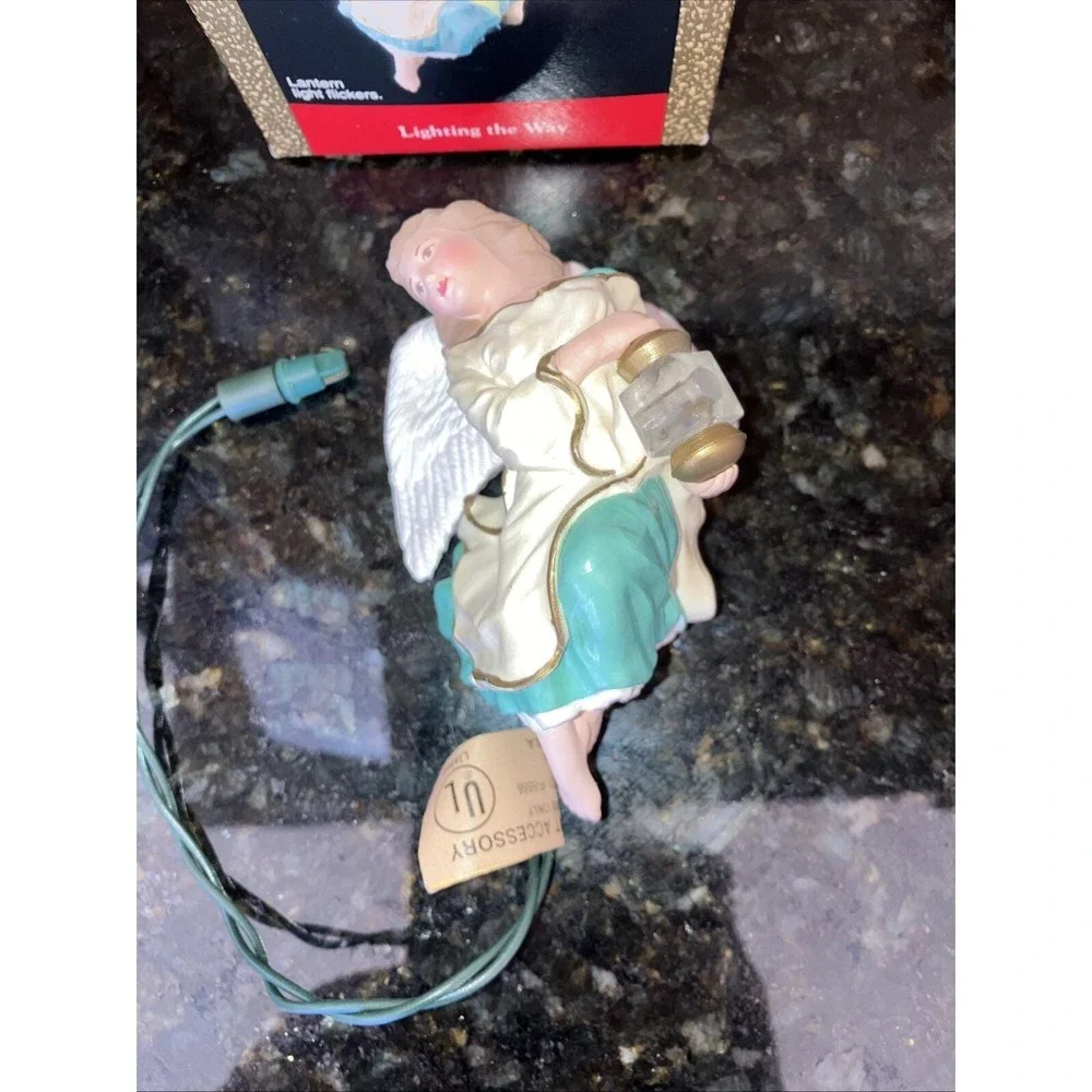 1992 Hallmark Christmas Ornament LIGHTING THE WAY Magic Flickering Light Angel